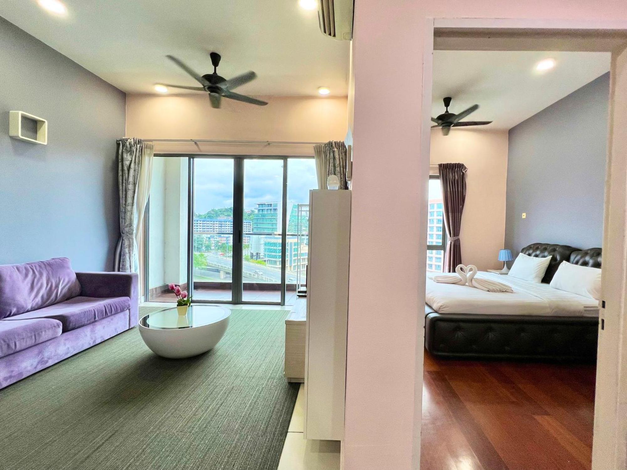 Capital O 90987 The Loft Residences Homestay @ Imago Shopping Mall 2 Kampong Sembulan Exterior photo
