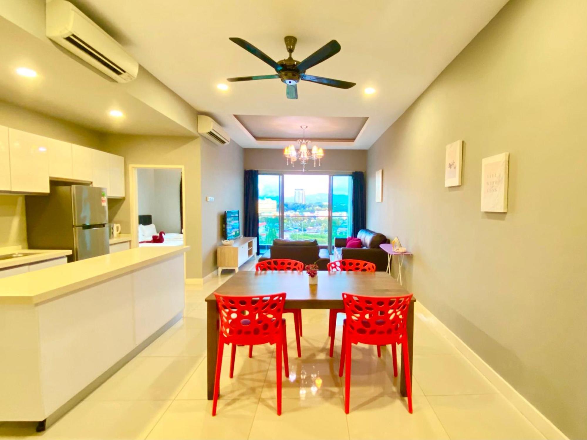 Capital O 90987 The Loft Residences Homestay @ Imago Shopping Mall 2 Kampong Sembulan Exterior photo