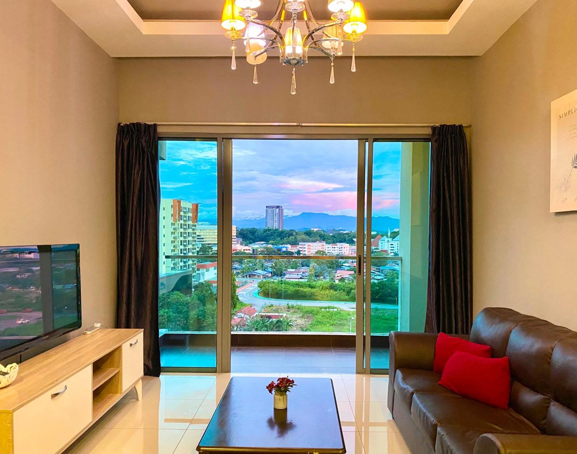 Capital O 90987 The Loft Residences Homestay @ Imago Shopping Mall 2 Kampong Sembulan Exterior photo